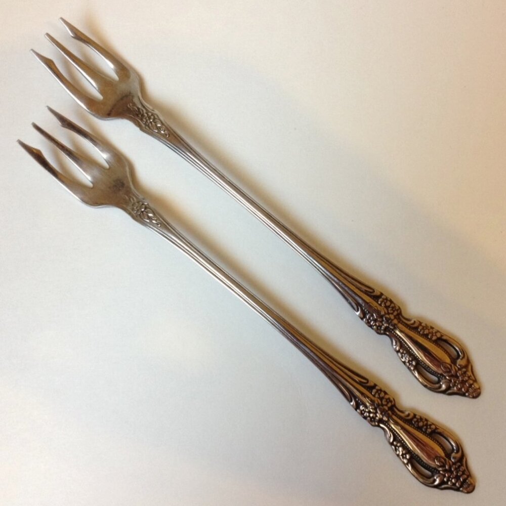 Raphael Cocktail Forks Set of 2 Distinction Deluxe HH Oneida Appetizer Seafood